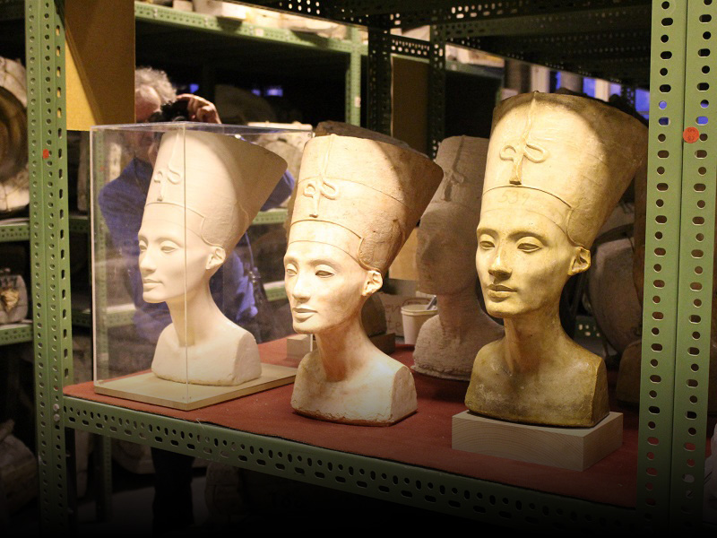 Behind-the-scenes-in-the-Gipsformerei-Berlin © Sally Foster